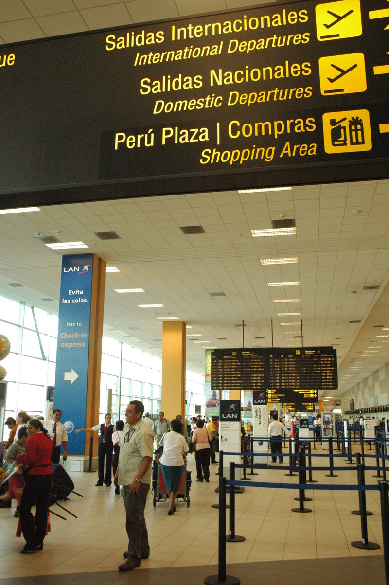 El Aeropuerto Internacional Jorge Chávez fue elegido por tercer año consecutivo el Mejor Aeropuerto de América del Sur en el 2011.