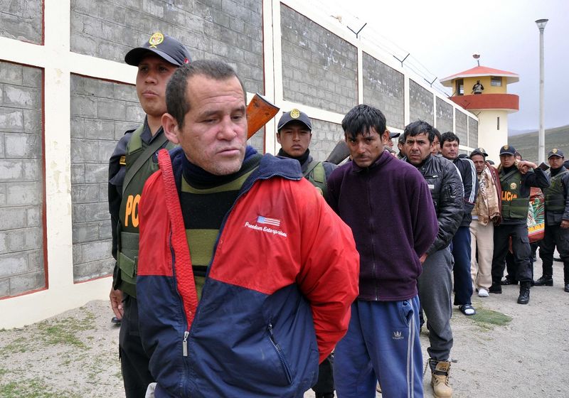 Policía Nacional dispone traslado de presos recapturados, tras fuga del penal de Challapalca.