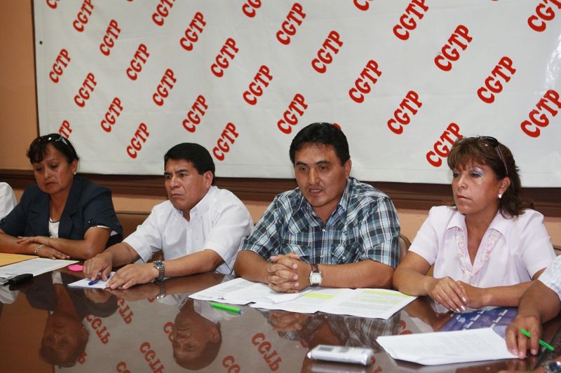 Mario Huamán secretario de la CGTP reunido con trabajadores del Instituto Nacional Penitenciario (Inpe).