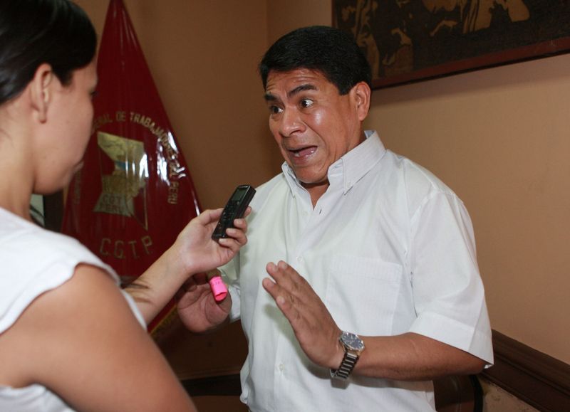 Mario Huamán secretario de la CGTP reunido con trabajadores del Instituto Nacional Penitenciario (Inpe).