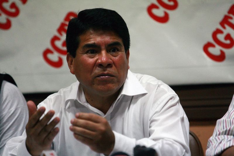 Mario Huamán secretario de la CGTP reunido con trabajadores del Instituto Nacional Penitenciario (Inpe).