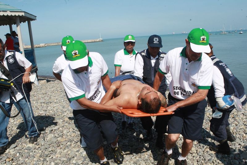 Brigadistas capacitados en primeros auxilios hicieron importante demostración de sus habilidades, esta mañana en playas de Lima.