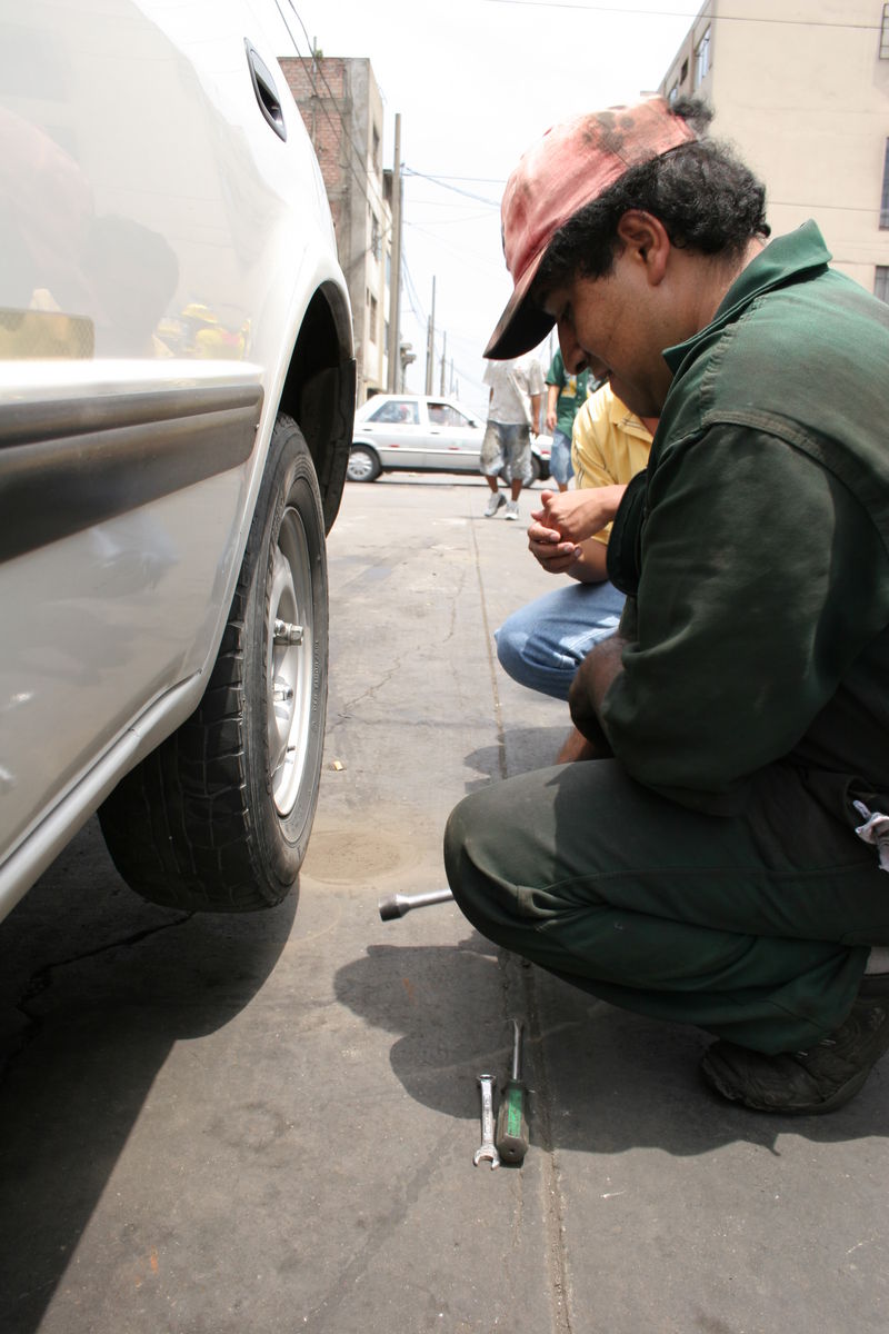 La mecánica puede ser un negocio rentable y observar a los maestros en este oficio resulta un gran espectáculo urbano.