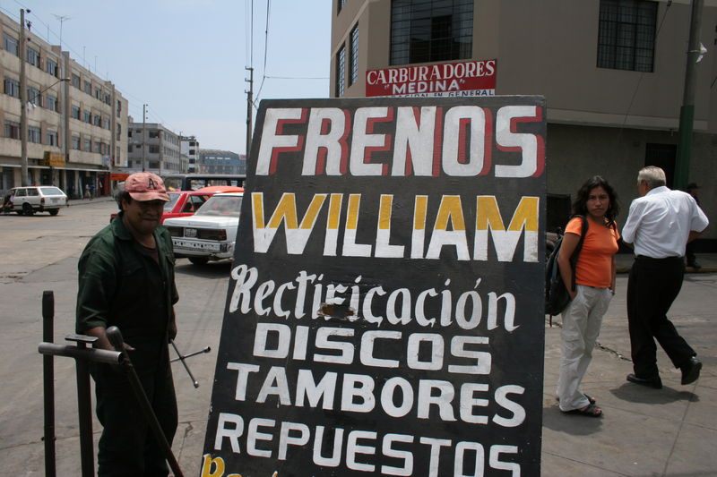 La mecánica puede ser un negocio rentable y observar a los maestros en este oficio resulta un gran espectáculo urbano.