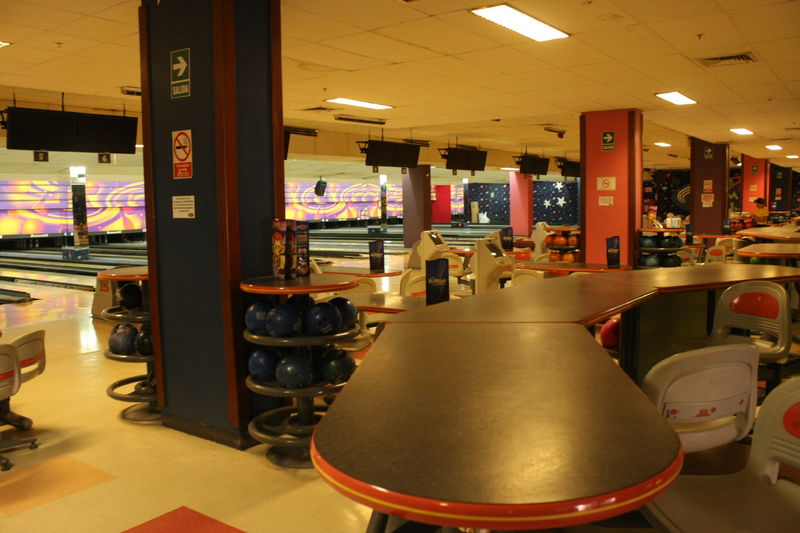 El Bowling de Larcomar es una buena alternativa para disfrutar en familia.