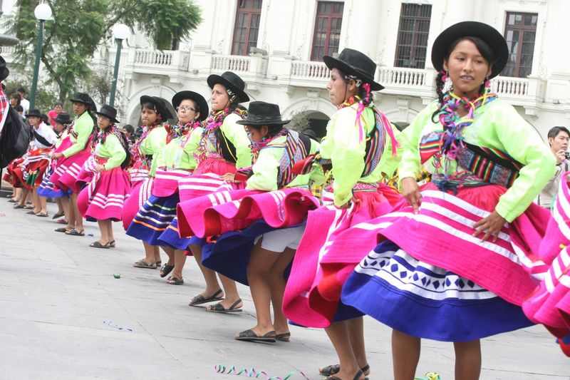 Colorido Carnaval de Vilcashuaman Ayacucho 2012 denominado 'Quena de Oro' llegó a la plaza San Martín en Lima.