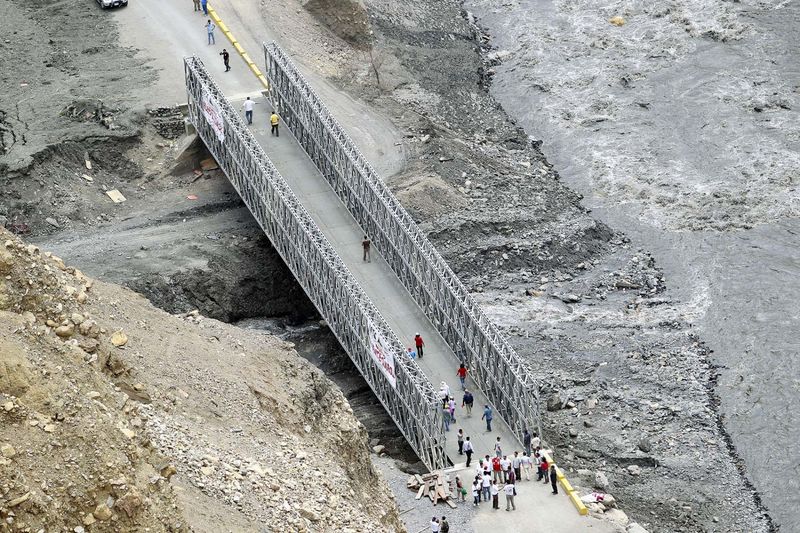 Ollanta Humala entregó puente Bailey que permitirá sacar del aislamiento a un sector de la población de Pallasca, en la región Ancash.