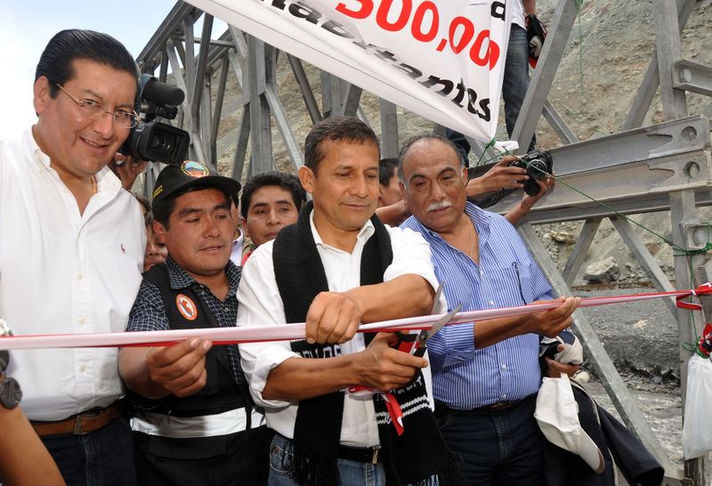 Ollanta Humala entregó puente Bailey que permitirá sacar del aislamiento a un sector de la población de Pallasca, en la región Ancash.