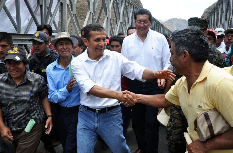 Ollanta Humala entregó puente Bailey que permitirá sacar del aislamiento a un sector de la población de Pallasca, en la región Ancash.