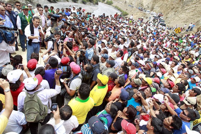 Ollanta Humala entregó puente Bailey que permitirá sacar del aislamiento a un sector de la población de Pallasca, en la región Ancash.