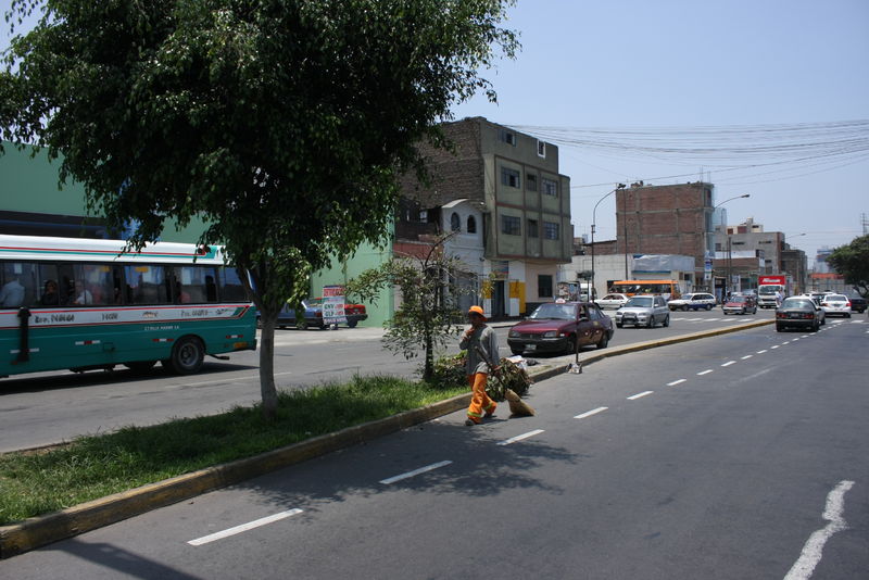 Imágenes de la avenida Prolongación Iquitos en el distrito de Lince en la ciudad de Lima.