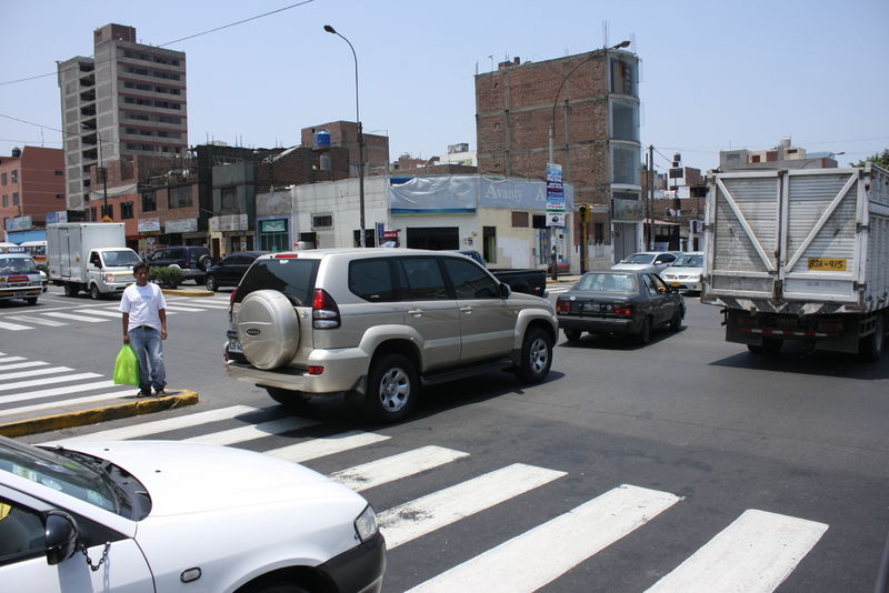 Imágenes de la avenida Prolongación Iquitos en el distrito de Lince en la ciudad de Lima.