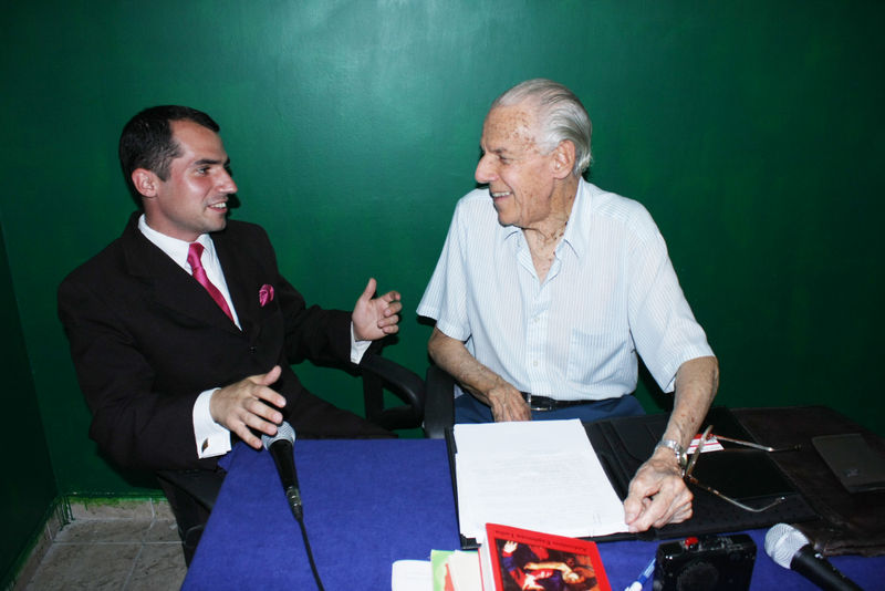 Antonio Espinoza Laña, fundador del PPC, concediendo una entrevista a Generaccion.com.