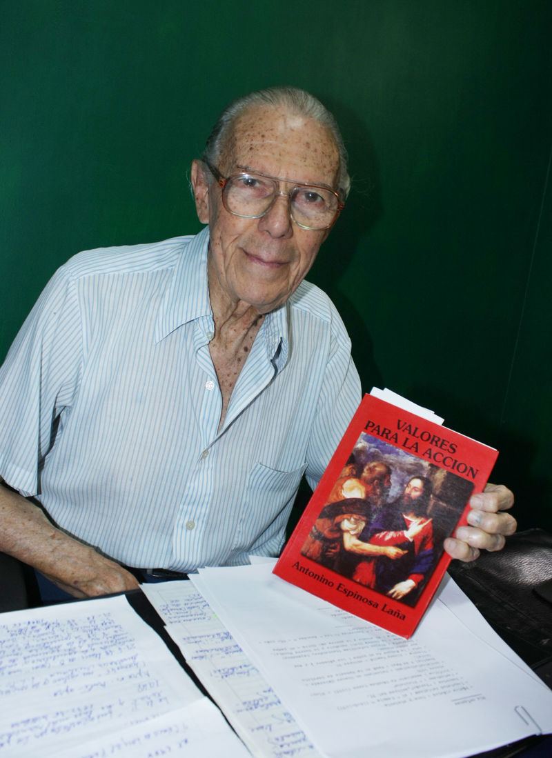 Antonio Espinoza Laña, fundador del PPC, concediendo una entrevista a Generaccion.com.