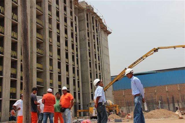 Magaly Medina fue madrina de complejo habitacional en el distrito de Santa Clara
