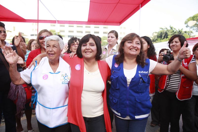 Ministra Ana Jara visitó Feria de Servicios en el Parque de la Exposición por el Día Internacional de La Mujer
