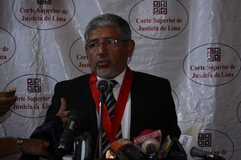Presidente de la Corte Suprema de Lima, Dr. Héctor Lama More,en conferencia de prensa