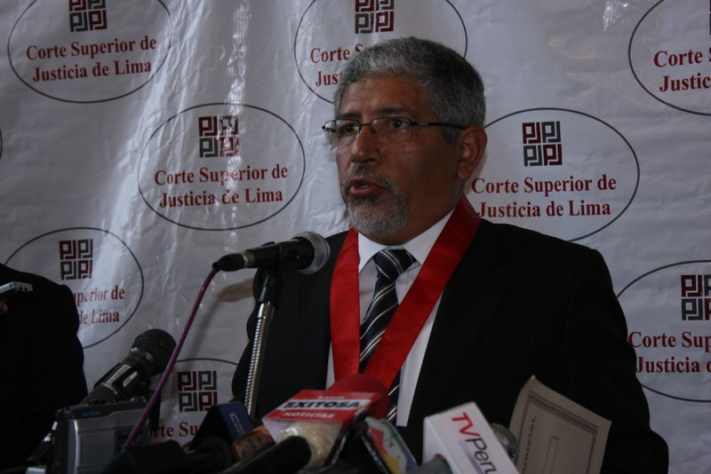 Presidente de la Corte Suprema de Lima, Dr. Héctor Lama More,en conferencia de prensa