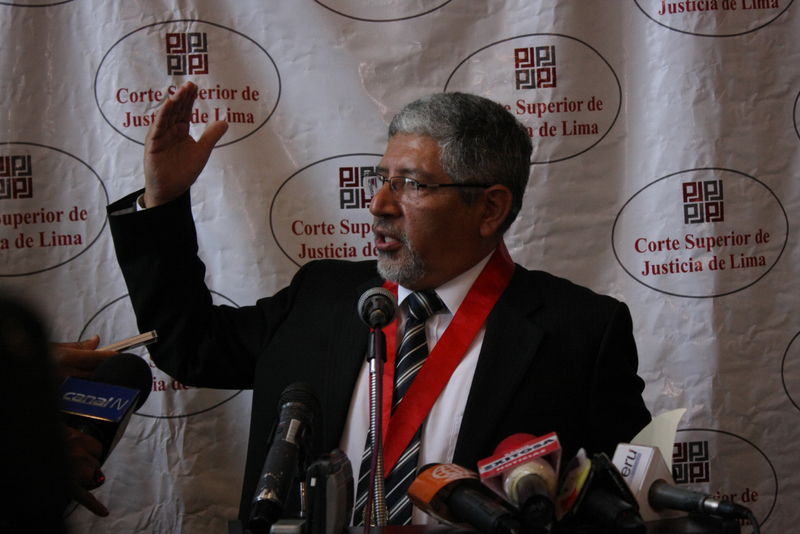 Presidente de la Corte Suprema de Lima, Dr. Héctor Lama More,en conferencia de prensa