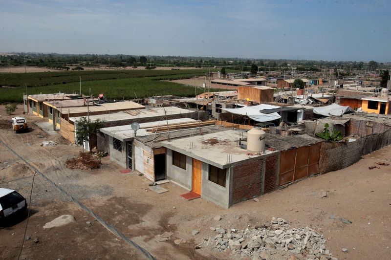 Viviendas construidas por el fondo Mi Vivienda Techo Propio en el distrito Túpac Amaru de la provincia de Pisco