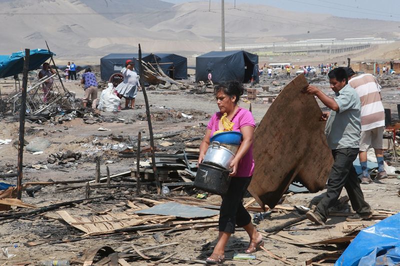 Defensa Civil entrega apoyo a familias damnificadas por incendio en el distrito de Ancón