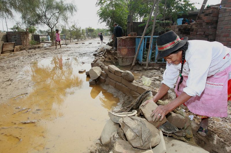 Al menos 80 viviendas del distrito de Chosica, quedaron inhabitables y en riesgo de colapsar tras el desborde del río Huaycoloro en la zona de Leticia