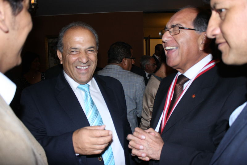 El embajador de Palestina en Lima, Walid Abdel Rahim recibe plato recordatorio por la Confederación Nacional de Comerciantes 2012 - CONACO
