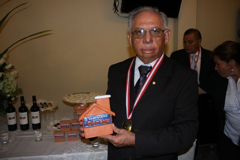 Director de la ladrillera el Diamante Rolando Linares Linares en la presentación del Premio Internacional a la Excelencia 2012- CONACO