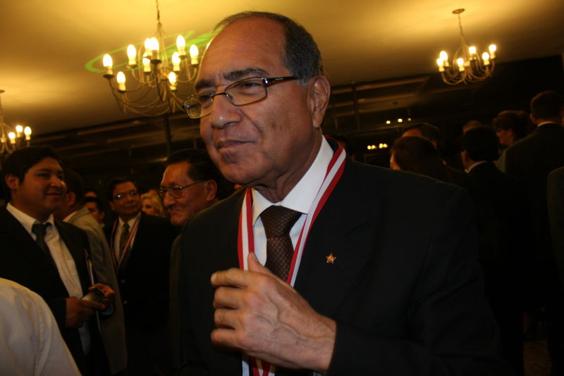 Doctor Carlos Roca Caceres en la presentación del Premio Internacional a la Excelencia 2012 - CONACO