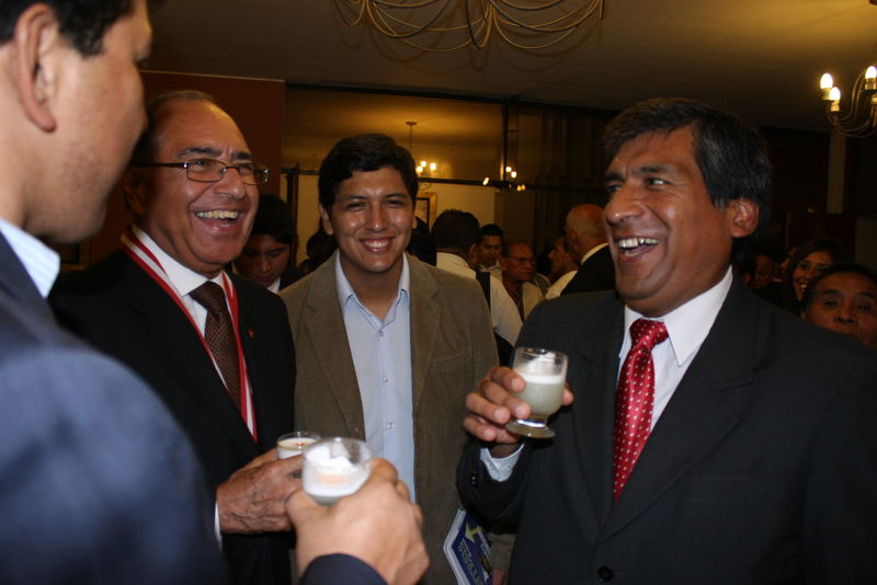 Doctor Carlos Roca Caceres en la presentación del Premio Internacional a la Excelencia 2012 - CONACO