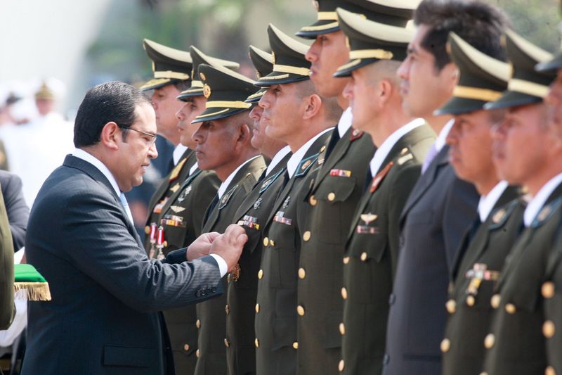 Condecoran con la Medalla al Combatiente Mariscal Andrés Avelino Cáceres a 34 oficiales y subalternos del Ejército que participaron en la captura ?Artemio?.