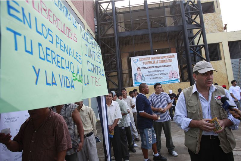 El Ministerio de Salud y el INPE inician campaña de detección rápida de la TBC en el Penal de Lurigancho