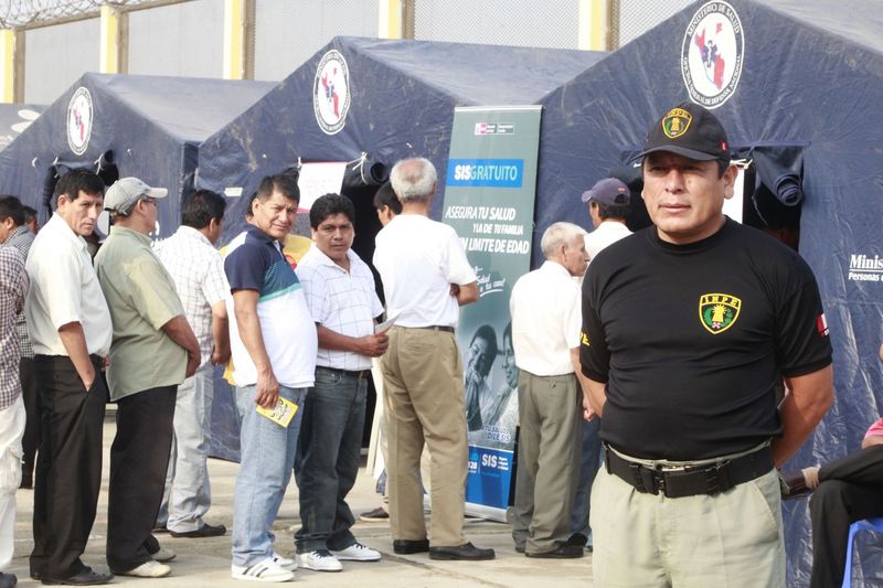 El Ministerio de Salud y el INPE inician campaña de detección rápida de la TBC en el Penal de Lurigancho