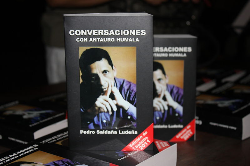 Periodista Pedro Saldaña Ludeña en la presentación de su libro CONVERSACIONES CON ANTAURO HUMALA