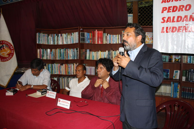 Periodista Pedro Saldaña Ludeña en la presentación de su libro CONVERSACIONES CON ANTAURO HUMALA