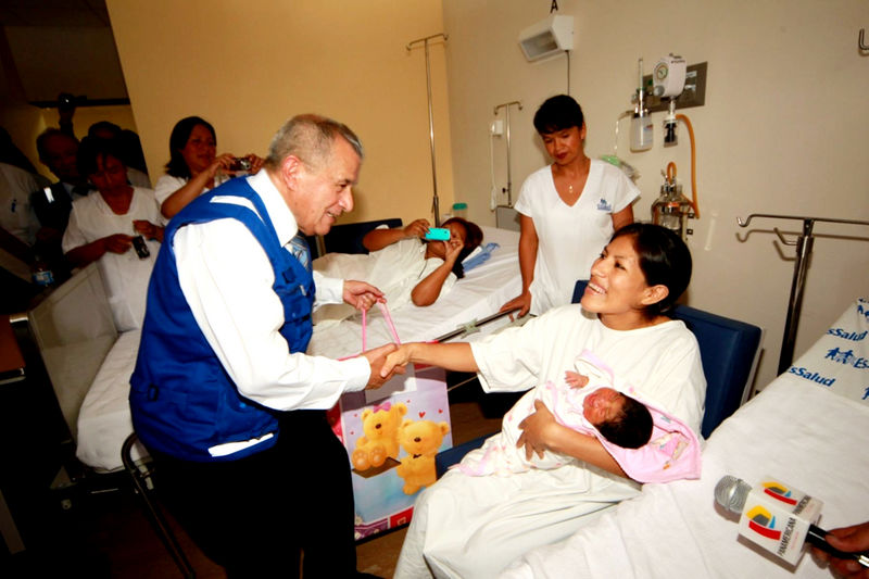 Presidente de Essalud, Dr. Álvaro Vidal, pone en funcionamiento hospital que atenderá 54 mil asegurados en La Merced