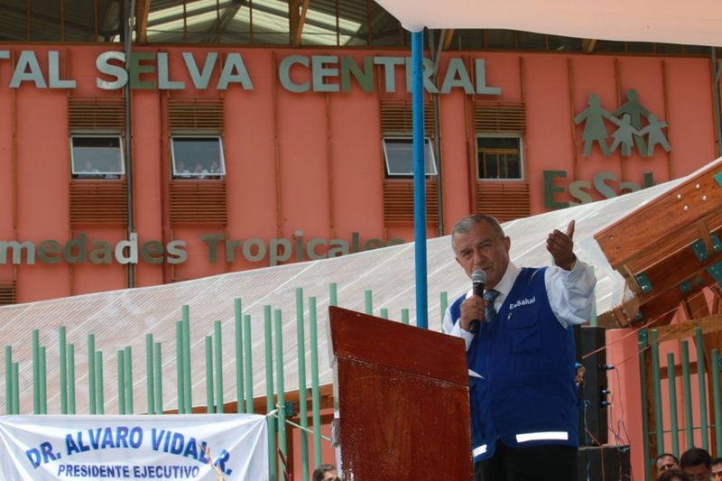 Presidente de Essalud, Dr. Álvaro Vidal, pone en funcionamiento hospital que atenderá 54 mil asegurados en La Merced