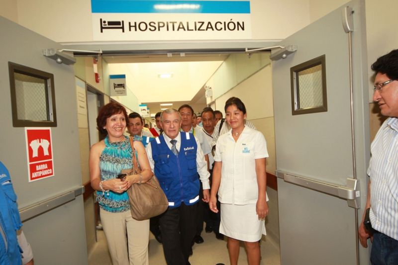 Presidente de Essalud, Dr. Álvaro Vidal, pone en funcionamiento hospital que atenderá 54 mil asegurados en La Merced