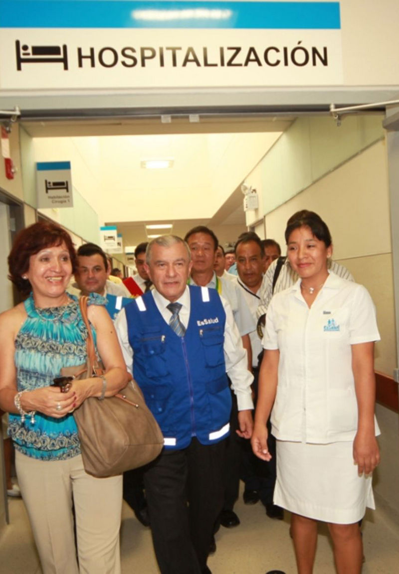 Presidente de Essalud, Dr. Álvaro Vidal, pone en funcionamiento hospital que atenderá 54 mil asegurados en La Merced