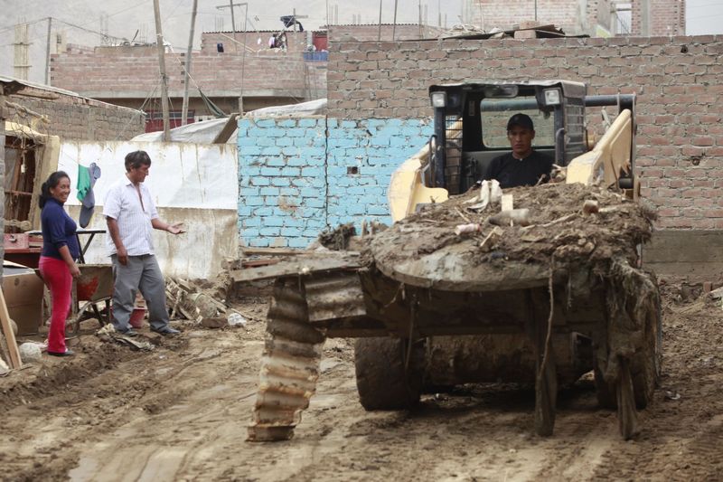 Continuan los trabajos de limpieza por el desborde del río Huaycoloro en Chosica