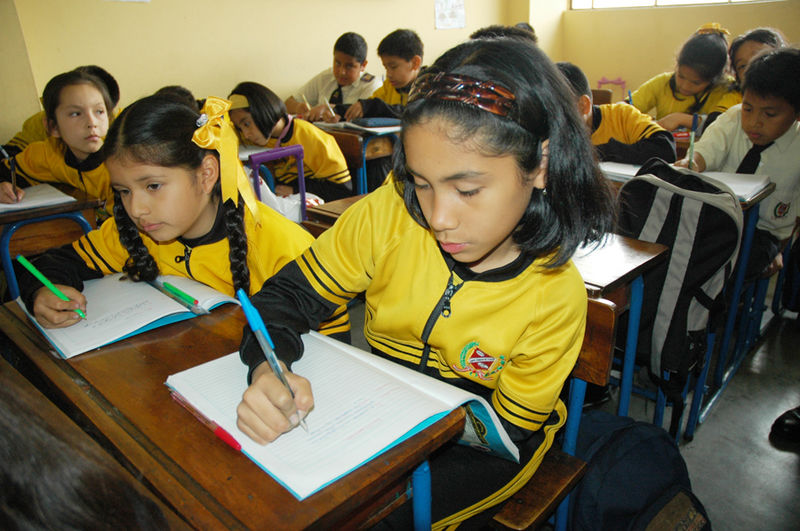 En todo el país, cerca de nueve millones de escolares iniciaron el año escolar 2012