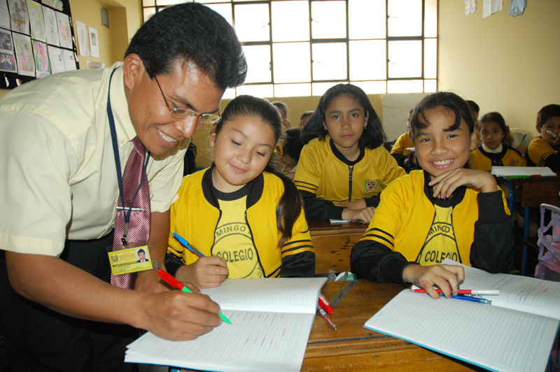 En todo el país, cerca de nueve millones de escolares iniciaron el año escolar 2012