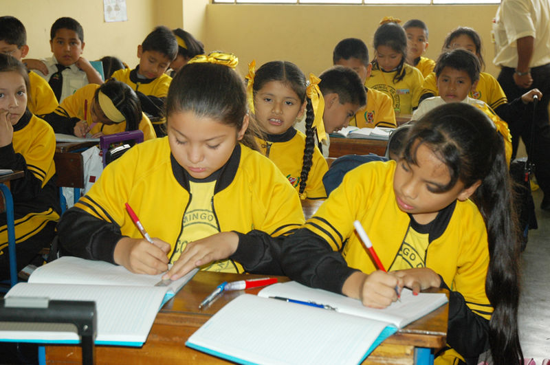 En todo el país, cerca de nueve millones de escolares iniciaron el año escolar 2012
