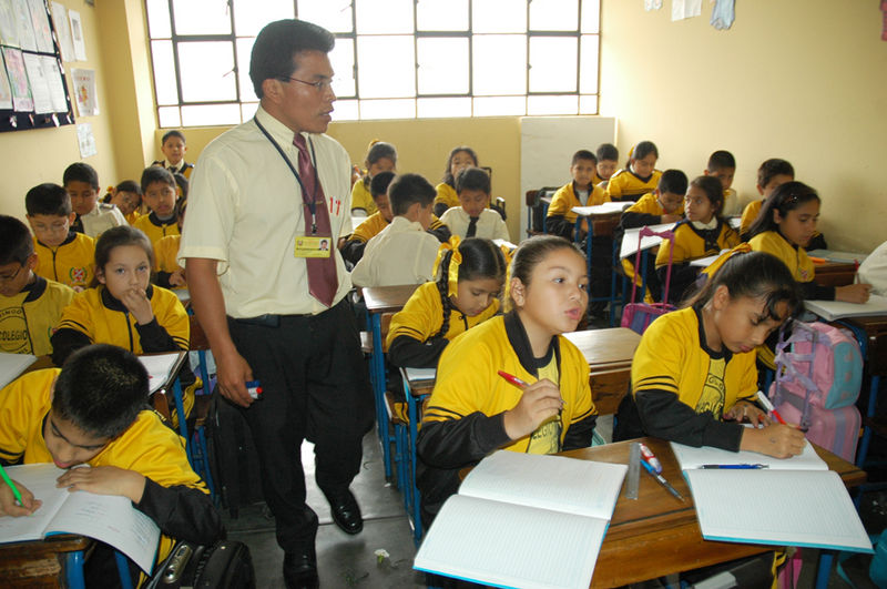En todo el país, cerca de nueve millones de escolares iniciaron el año escolar 2012
