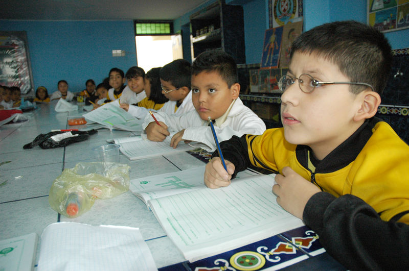 En todo el país, cerca de nueve millones de escolares iniciaron el año escolar 2012