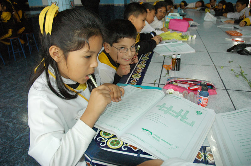 En todo el país, cerca de nueve millones de escolares iniciaron el año escolar 2012