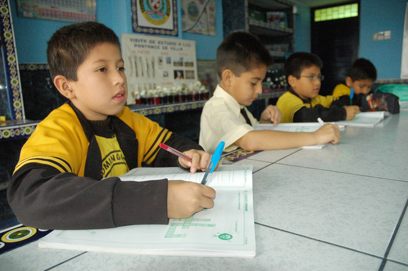 En todo el país, cerca de nueve millones de escolares iniciaron el año escolar 2012