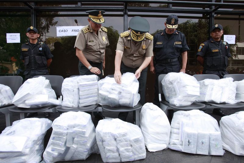 Director de la Policia, Raúl Salazar, participa en presentación de la droga incautada, en la sede de la Dinandro