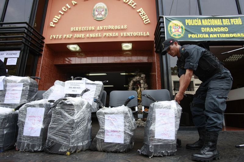 Director de la Policia, Raúl Salazar, participa en presentación de la droga incautada, en la sede de la Dinandro