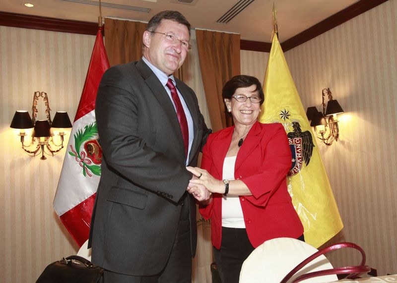 Susana Villarán y el Embajador de Francia Jean Jacques Beaussou, presentaron un proyecto para construcción de un metro expreso